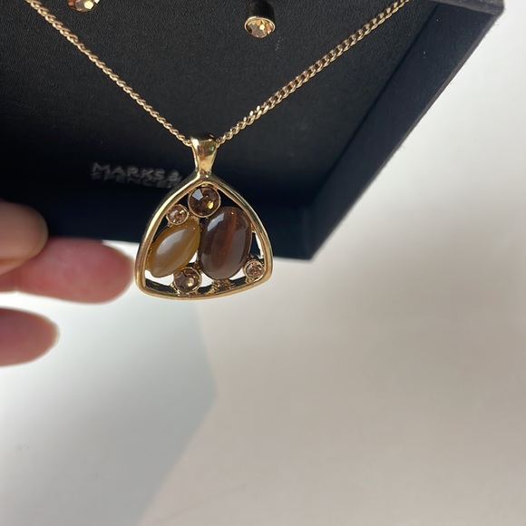 Tiger Eye Pendant Necklace & Matching Earrings Studs - Picture 2 of 4